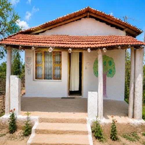 Bandhavi Homstay, Damna